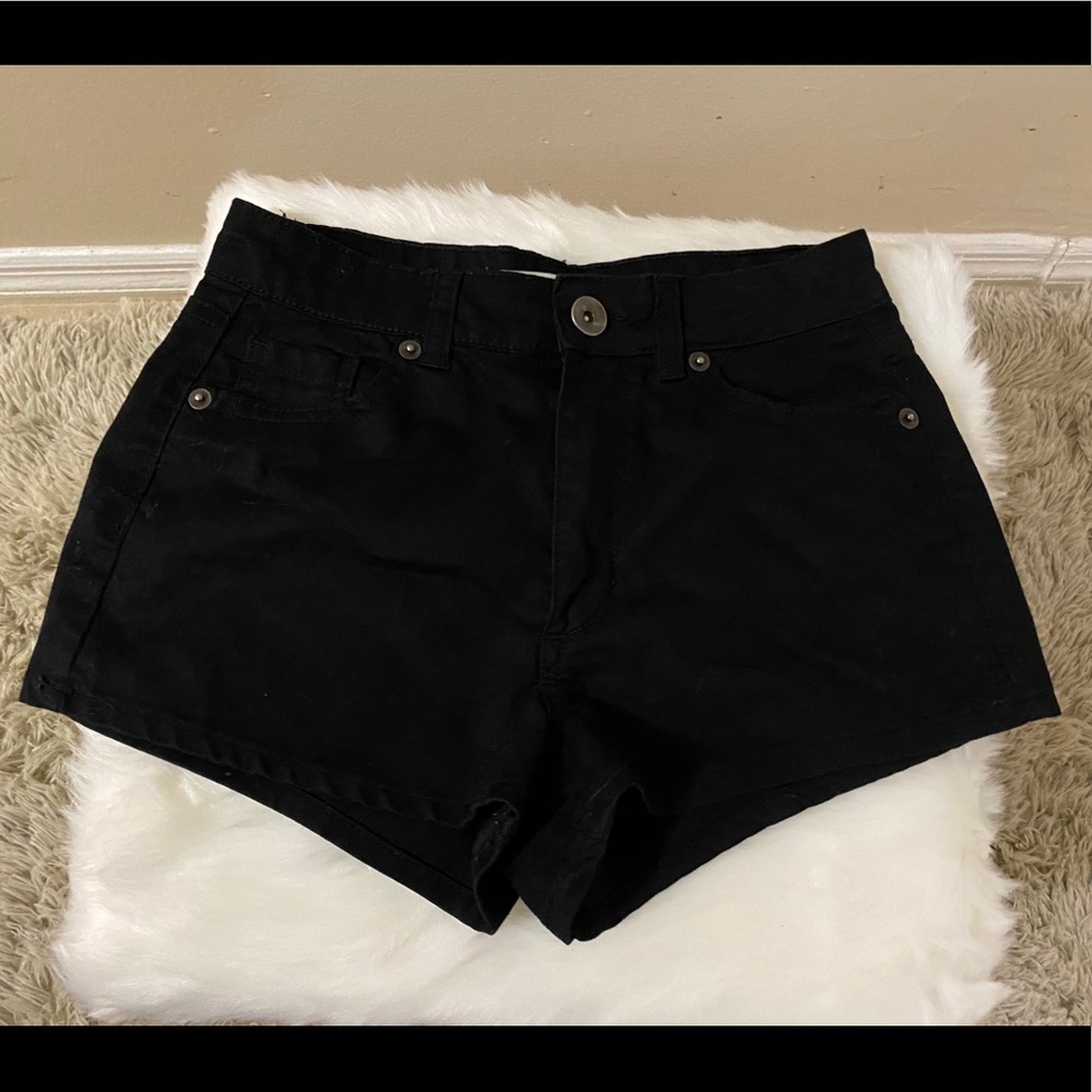 Black hot short shorts